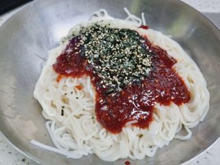 [한면원] 비빔국수 2인분 — 5점을 준 리뷰어가 2022년 8월 올린 사용 사진