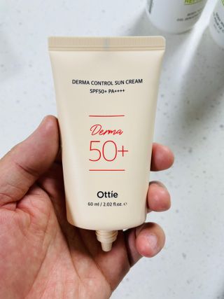 [오띠] SET_더마 컨트롤 선 크림( SPF50+ PA++++) & 100 마스크팩 x  4매 (수분/탄력/광채/장벽) — 5점을 준 리뷰어가 2022년 7월 올린 사용 사진