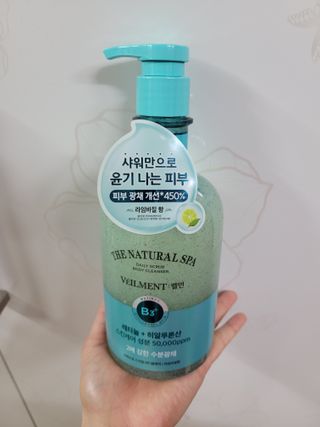 벨먼 내추럴스파 수분광채 스크럽 바디워시 600ml 5종 — 4.5점을 준 리뷰어가 2022년 5월 올린 사용 사진