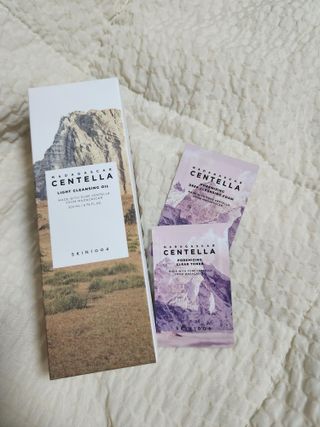 스킨1004 [SKIN1004] 마다가스카르 센텔라 라이트 클렌징 오일 200ml — 5점을 준 리뷰어가 2024년 7월 올린 사용 사진