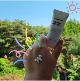 리더스코스메틱 리더스 카밍 바이오틱스 선 에센스 SPF 50+ PA++++ — 5점을 준 리뷰어가 2022년 5월 올린 사용 사진