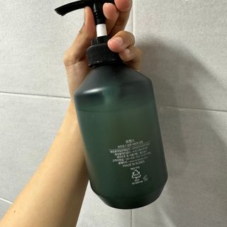 르핸스 퍼포밍 5 샴푸 비반트 포렛/베티버 포그 — 5점을 준 리뷰어가 2023년 2월 올린 사용 사진