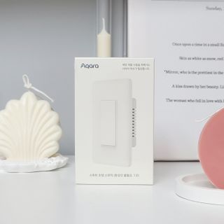 아카라 조명 스위치를 누워서 끄는 방법 (스마트 조명 스위치 2구 + 무선 리모트 스위치 1구 T1, 스마트 허브 E1) — 5점을 준 리뷰어가 2021년 12월 올린 사용 사진