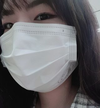 JHWORLD 스누피 마스크 정품 스누피 KF-AD 국내 비말차단 아동용 성인용 일회용 덴탈마스크 50매 — 5점을 준 리뷰어가 2021년 6월 올린 사용 사진