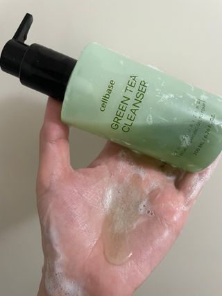 프리마인 메이크업과 들뜨는 각질까지 한방에 깐달걀로! 순하기까지한 셀베이스 그린티클렌저(200ml) — 5점을 준 리뷰어가 2023년 4월 올린 사용 사진