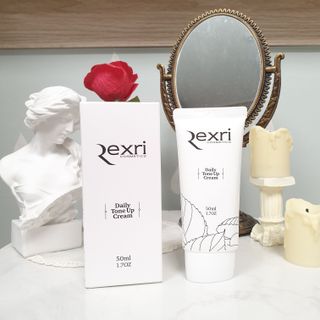 렉스리 데일리 톤업 크림 Rexri Daily Tone Up Cream — 3.5점을 준 리뷰어가 2022년 9월 올린 사용 사진