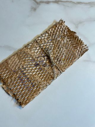 아클리브 Eco 항균 항바이러스 액정 보호필름(iPhone) — 4점을 준 리뷰어가 2022년 8월 올린 사용 사진