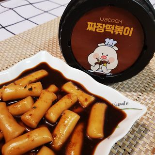 유비쿡 컵떡볶이 매운컵떡볶이2개/ 짜장컵떡볶이 2개  총 4개세트 — 5점을 준 리뷰어가 2021년 5월 올린 사용 사진