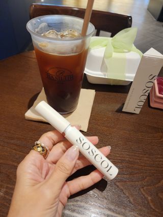 더소설 소설 블랙아이래쉬 세럼 10g(SOSEOL BLACK EYELASH SERUM 10g) — 5점을 준 리뷰어가 2023년 6월 올린 사용 사진