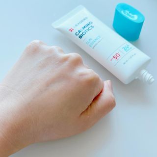 리더스코스메틱 리더스 카밍 바이오틱스 선 에센스 SPF 50+ PA++++ — 5점을 준 리뷰어가 2022년 5월 올린 사용 사진