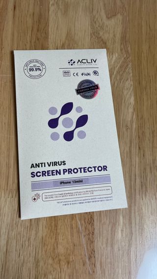 아클리브 Eco 항균 항바이러스 액정 보호필름(iPhone) — 5점을 준 리뷰어가 2022년 8월 올린 사용 사진