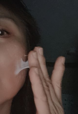 난나 살몬 스파이더 검버섯 미백 톤업 화이트닝 연어 앰플 크림 300ml 대용량 — 5점을 준 리뷰어가 2022년 8월 올린 사용 사진