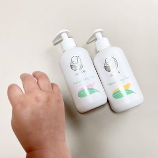 mom e 맘이 내추럴 베이비 케어 샴푸앤바스+로션 — 5점을 준 리뷰어가 2021년 1월 올린 사용 사진