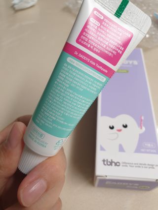 닥터데디스 안심저불소 키즈치약 (라즈베리, 청포도향 중 택 1) 60g +  여행용 미니 치약 15g — 5점을 준 리뷰어가 2022년 7월 올린 사용 사진