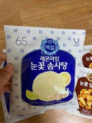 딜라이트 프로젝트  달콤한 눈꽃 간식세트( 눈꽃 솜사탕 / 레몬라임 솜사탕 / 달고나 총 7EA+스마트톡 증정) — 5점을 준 리뷰어가 2022년 5월 올린 사용 사진