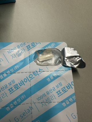 [지셀라] 프로바이오틱스 100억 유산균 보장 (1개월분 / 350mg X 30캡슐) — 3.5점을 준 리뷰어가 2023년 6월 올린 사용 사진
