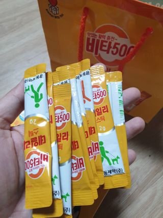 광동제약 [광동] 비타500데일리스틱 70포X2개 + 뚱랑이엽서 + 쇼핑백 증정 — 5점을 준 리뷰어가 2022년 1월 올린 사용 사진