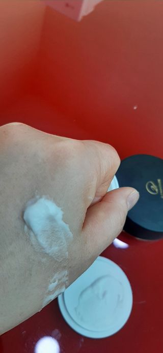 오투에니원 갈락토미세스 비타민 C 프리미엄 블랙스완 크림 50g — 5점을 준 리뷰어가 2022년 12월 올린 사용 사진