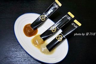 짜먹는 이지견과 짜먹는 이지아몬드, 짜먹는 이지허니피넛, 짜먹는 이지캐슈넛 각 10g X  10포 — 5점을 준 리뷰어가 2021년 2월 올린 사용 사진