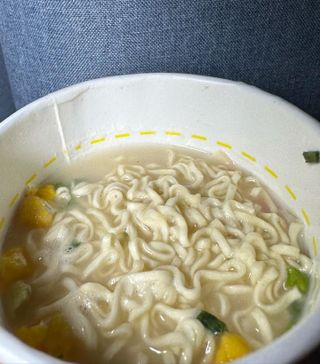 NISSIN 닛신 컵누들  4종 - 씨푸드오리지날, 씨푸드 스파이시, 씨푸드 커리, 씨푸드 XO소스 — 3.5점을 준 리뷰어가 2023년 1월 올린 사용 사진