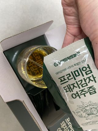참앤들황토농원 국내산 돼지감자와 여주를 진하게 담은, 프리미엄 돼지감자 여주즙 80ml X 30포 1박스 — 4.5점을 준 리뷰어가 2023년 2월 올린 사용 사진