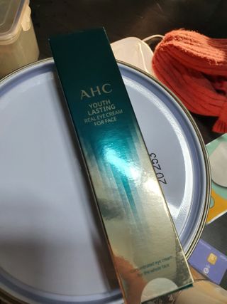 [NEW 탄력유턴 아이크림] AHC 유스 래스팅 리얼 아이크림 포 페이스 — 5점을 준 리뷰어가 2021년 1월 올린 사용 사진