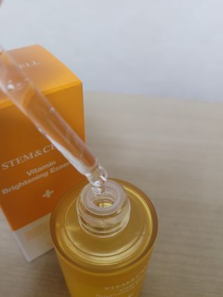 체르엠 스템앤셀 비타민 브라이트닝 에센스 30ml 1개 — 5점을 준 리뷰어가 2021년 8월 올린 사용 사진