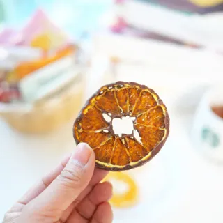 프루낵 제주감귤 초코12봉입 4종(화이트초코,다크초코,요구르트초코,콜라초코)  57.6g(4.8g*12봉입) — 5점을 준 리뷰어가 2022년 10월 올린 사용 사진
