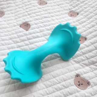 힐니스북 [힐마이넥]   거북목 통증완화를 위한 휴대용 목 안마기 — 5점을 준 리뷰어가 2022년 12월 올린 사용 사진