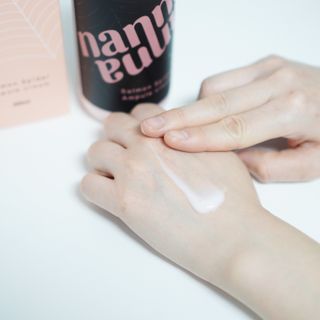 난나 살몬 스파이더 검버섯 미백 톤업 화이트닝 연어 앰플 크림 300ml 대용량 — 5점을 준 리뷰어가 2022년 11월 올린 사용 사진