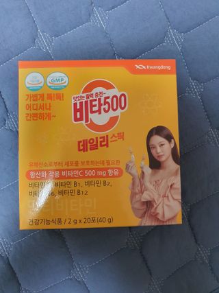 광동생활건강 [광동] 비타500데일리스틱 크리스마스 에디션 60포+20포 추가 증정&쇼핑백+스티커 gift — 5점을 준 리뷰어가 2021년 12월 올린 사용 사진