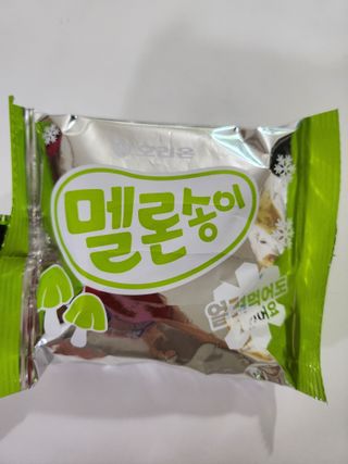 2024 오리온 여름한정판 초코파이 수박 / 후레쉬베리 멜론 / 멜론송이 — 4점을 준 리뷰어가 2024년 8월 올린 사용 사진
