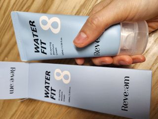 나우 [리브엠]피부 속부터 겹겹이, 촘촘하게! 워터핏8중 수분착붙 크림 — 5점을 준 리뷰어가 2025년 5월 올린 사용 사진