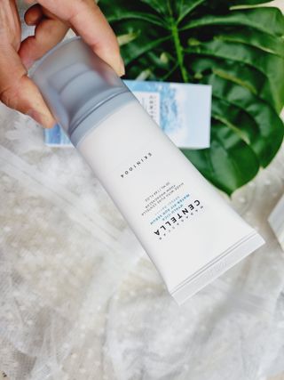 [스킨1004] 마다가스카르 센텔라 히알루-시카 워터핏 선세럼 50ml — 5점을 준 리뷰어가 2024년 5월 올린 사용 사진