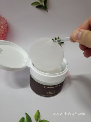 산다화 비타민씨 화이트닝 토너 패드 — 5점을 준 리뷰어가 2023년 9월 올린 사용 사진