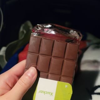 당류2g 자일리톨로 단맛을낸 슈카 퓨어비건 무설탕초콜릿 Xucker vegan 2개입 — 4점을 준 리뷰어가 2021년 4월 올린 사용 사진