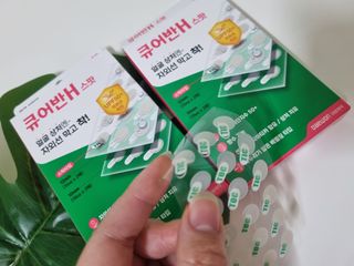 [큐어반H 스팟] 자외선 99프로 차단되는 스틱타입 스팟밴드(1팩 / 66매입) — 4.5점을 준 리뷰어가 2022년 11월 올린 사용 사진