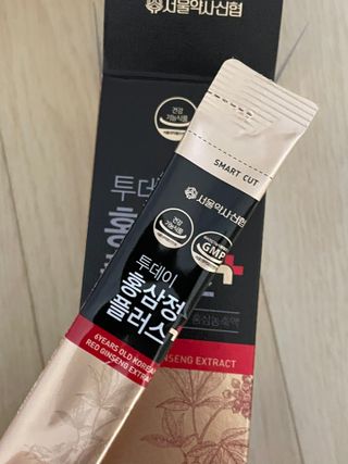 서울약사신협_투데이홍삼정플러스스틱_10g x 60포 — 5점을 준 리뷰어가 2021년 7월 올린 사용 사진