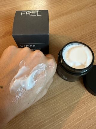 비프리코스메틱 뉴 프레쉬 크림 80ml — 4.5점을 준 리뷰어가 2023년 3월 올린 사용 사진