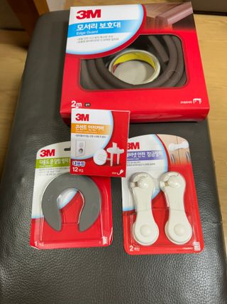 3M 유아안전 4종세트-전기소켓커버 + 모서리보호대 + 서랍안전잠금장치 + 문닫힘보호대 — 5점을 준 리뷰어가 2024년 5월 올린 사용 사진