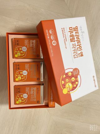 서울약사신협_내몸애발란스멀티비타민앤미네랄파워업_800mg x 90정 — 5점을 준 리뷰어가 2021년 5월 올린 사용 사진