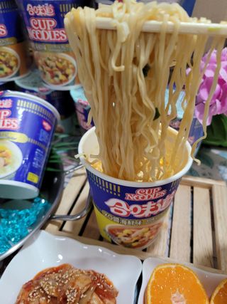NISSIN 닛신 컵누들  4종 - 씨푸드오리지날, 씨푸드 스파이시, 씨푸드 커리, 씨푸드 XO소스 — 5점을 준 리뷰어가 2021년 11월 올린 사용 사진