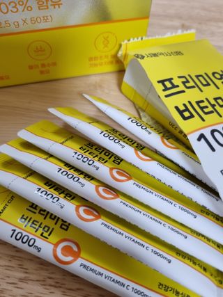 서울약사신협 프리미엄 비타민C 1,000mg_2.5g x 50포 — 5점을 준 리뷰어가 2021년 9월 올린 사용 사진