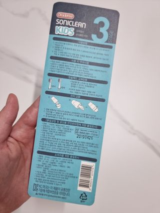 [오라덴스] 99.9 항균 칫솔모_키즈 진동칫솔 2,3단계 중 택 1 — 4점을 준 리뷰어가 2021년 7월 올린 사용 사진