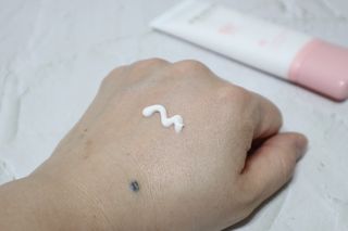 [후르디아] 모공블러 비건 선 프라이머 — 5점을 준 리뷰어가 2022년 6월 올린 사용 사진