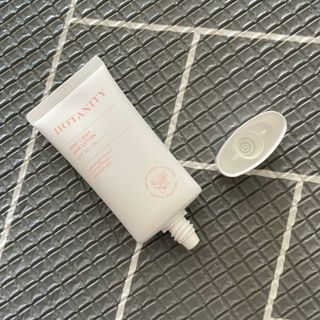 보타니티 촉촉수분자차 아쿠아핏 선 에센스 50ml + 보송톤업자차 징크 선 로션 50ml SPF50+ PA++++ (4/25) — 5점을 준 리뷰어가 2022년 4월 올린 사용 사진