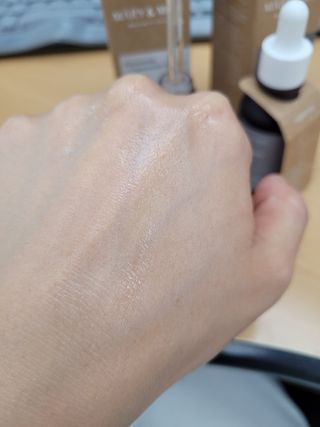 마리엔메이 히알루로닉스 세럼 ,나이아신아마이드 모과 세럼, 마린콜라겐 세럼, 청귤 흰목이버섯 추출물 세럼 — 5점을 준 리뷰어가 2021년 10월 올린 사용 사진