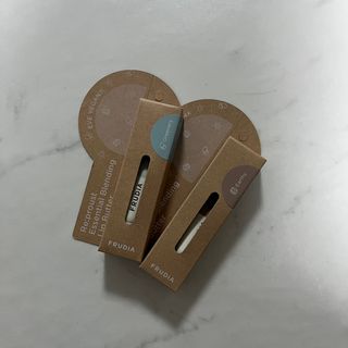 [후르디아] 올리브영 착한보습 비건 립버터 2종 — 5점을 준 리뷰어가 2022년 12월 올린 사용 사진