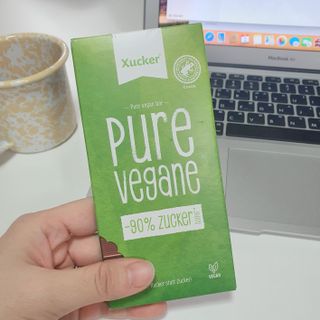 당류2g 자일리톨로 단맛을낸 슈카 퓨어비건 무설탕초콜릿 Xucker vegan 2개입 — 5점을 준 리뷰어가 2021년 4월 올린 사용 사진