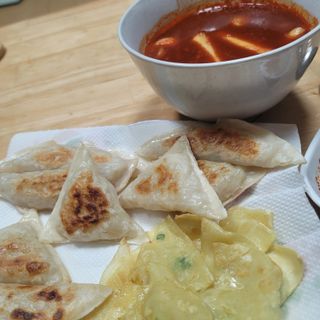 (주)성경순만두 곤약만두.콘치즈만두,삼각당면만두,당면 야끼만두,대구전통 납작만두,떡뽁이 매콤소스,달콤소스 — 3점을 준 리뷰어가 2023년 3월 올린 사용 사진